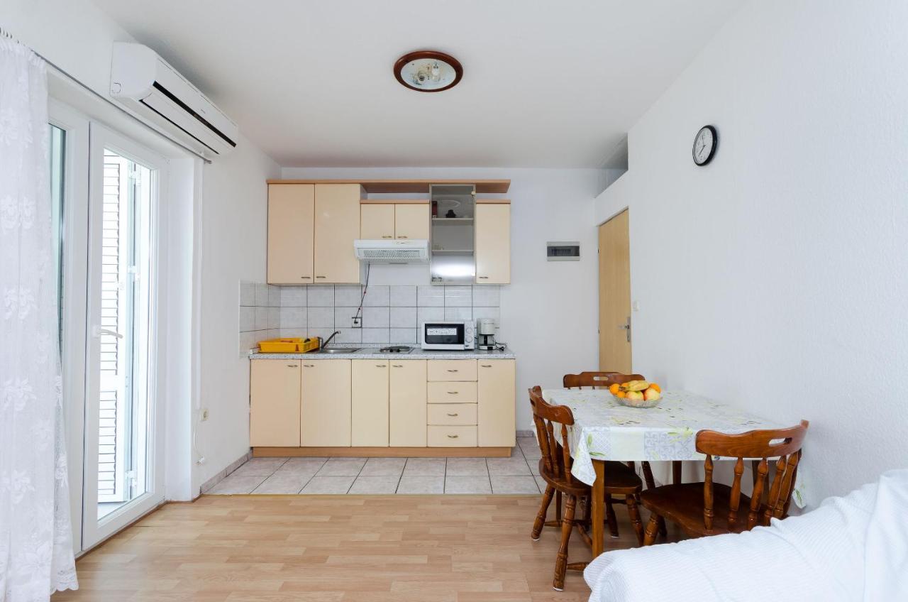 Apartments Anica J Лопар Екстер'єр фото