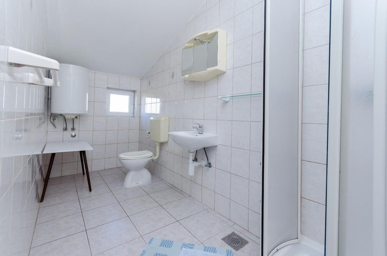 Apartments Anica J Лопар Екстер'єр фото