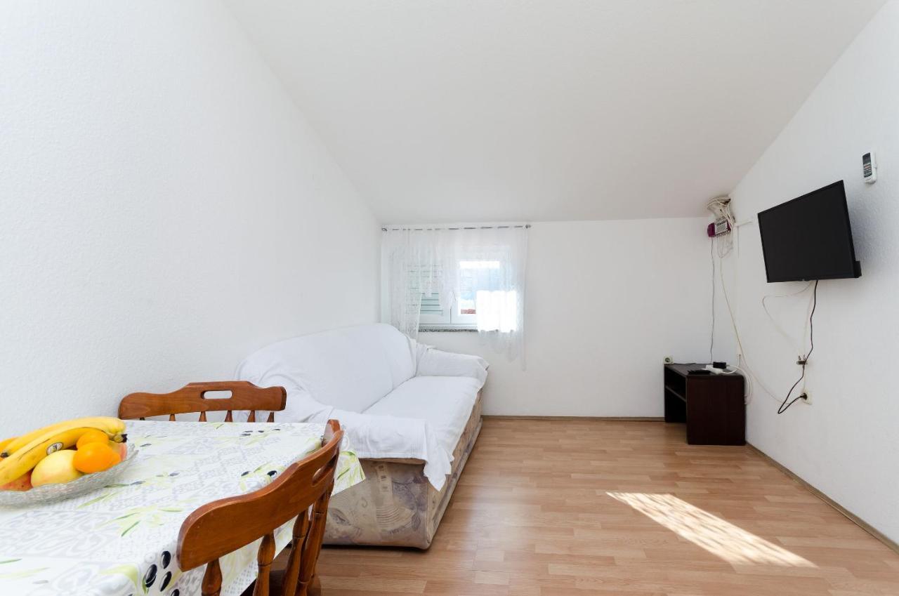 Apartments Anica J Лопар Екстер'єр фото