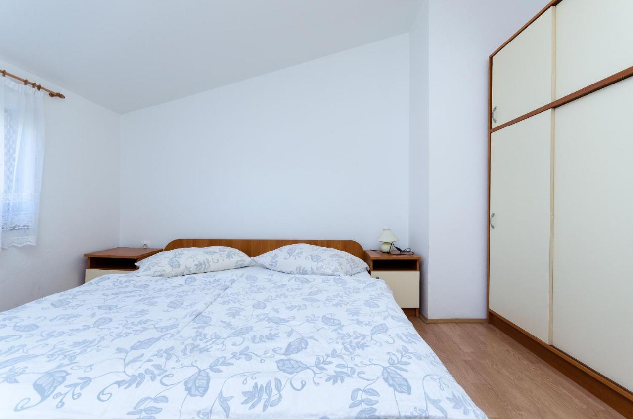 Apartments Anica J Лопар Екстер'єр фото