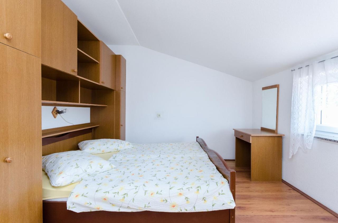 Apartments Anica J Лопар Екстер'єр фото