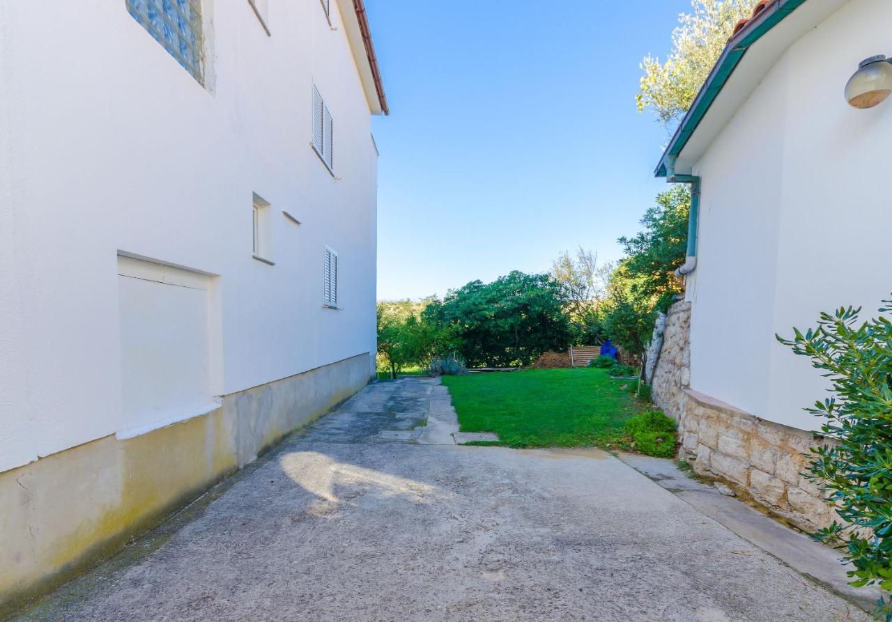 Apartments Anica J Лопар Екстер'єр фото