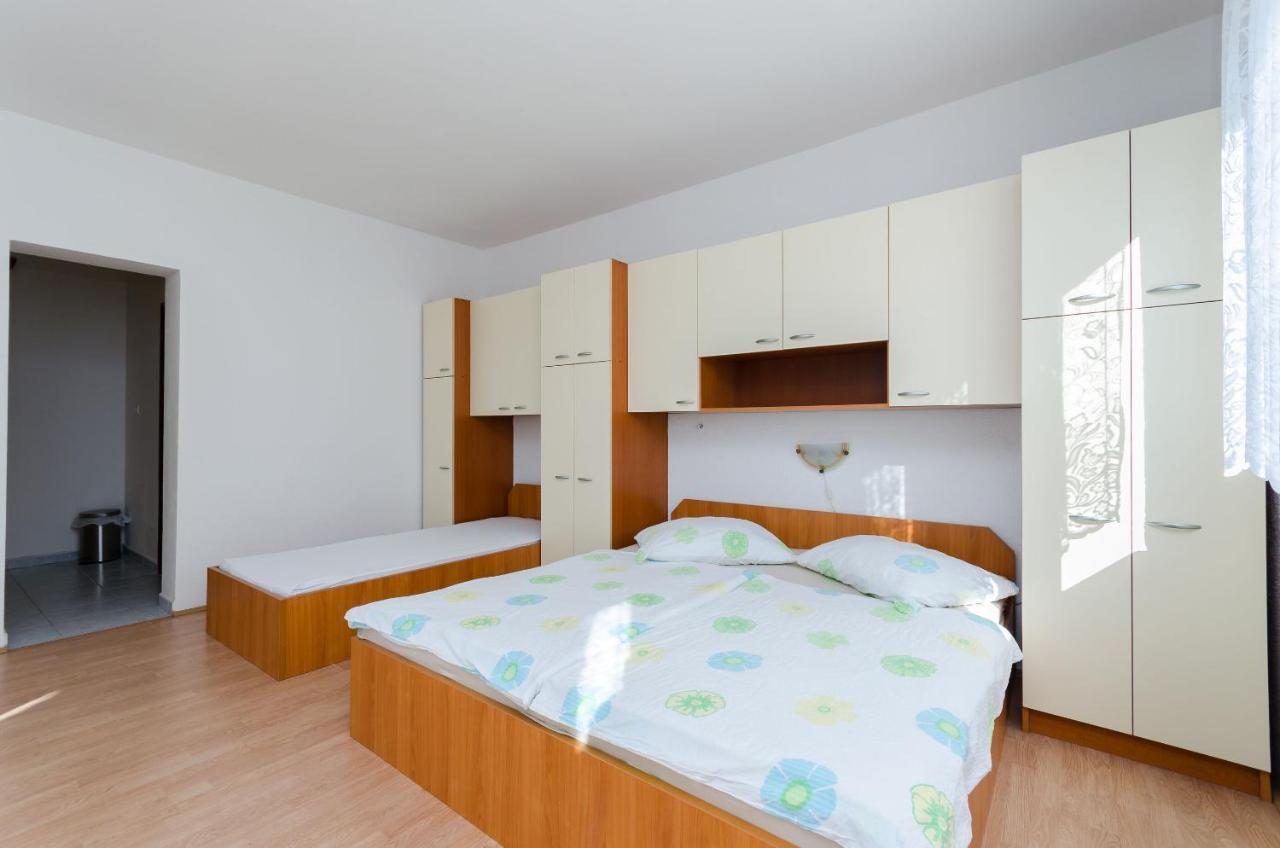 Apartments Anica J Лопар Екстер'єр фото