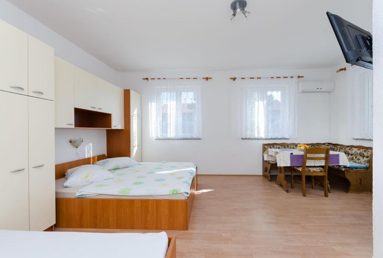 Apartments Anica J Лопар Екстер'єр фото