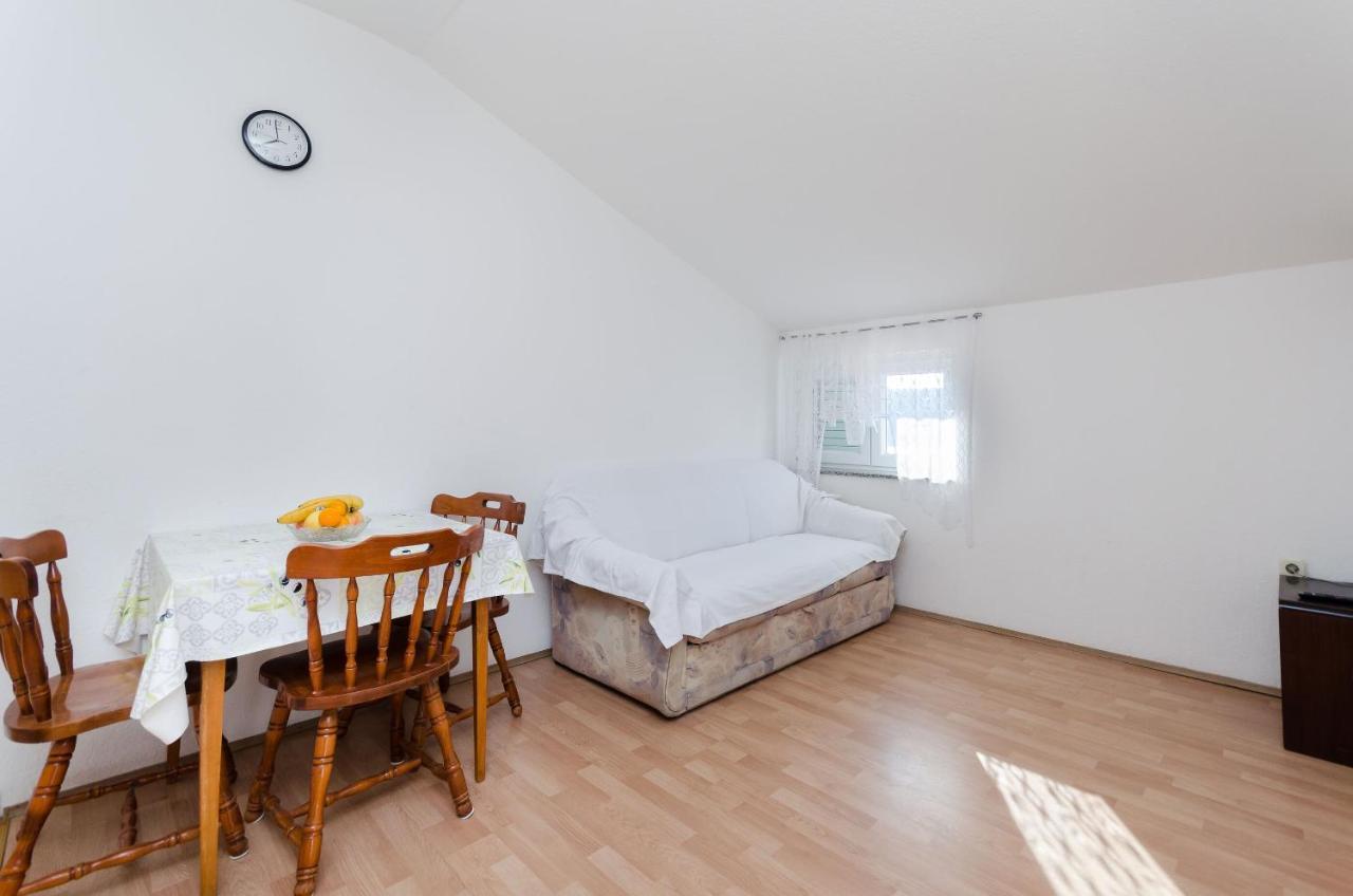 Apartments Anica J Лопар Екстер'єр фото
