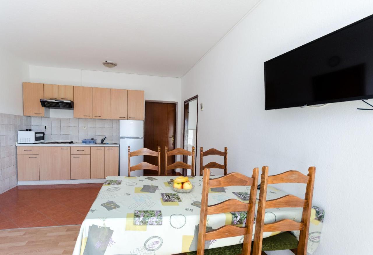 Apartments Anica J Лопар Екстер'єр фото