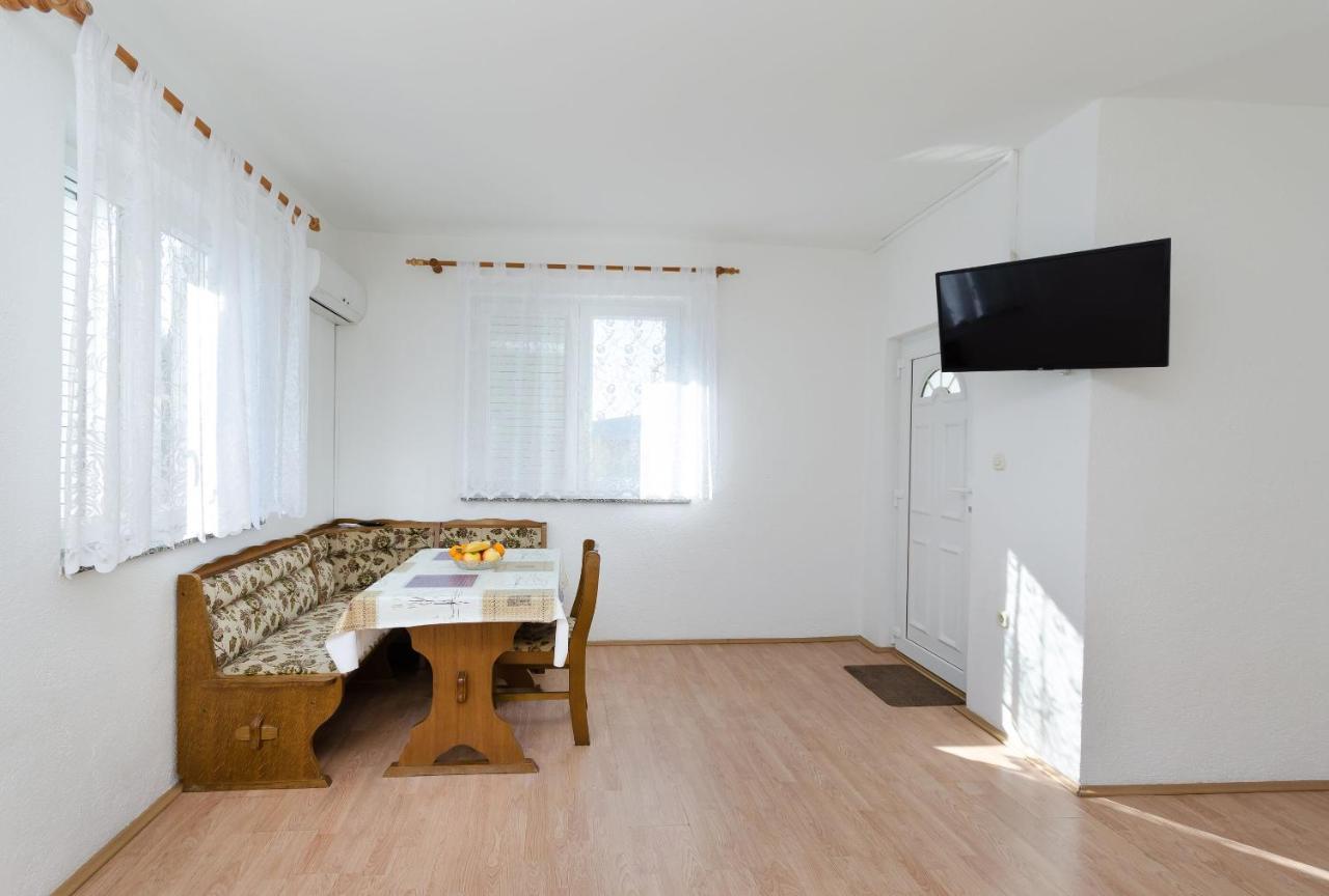 Apartments Anica J Лопар Екстер'єр фото