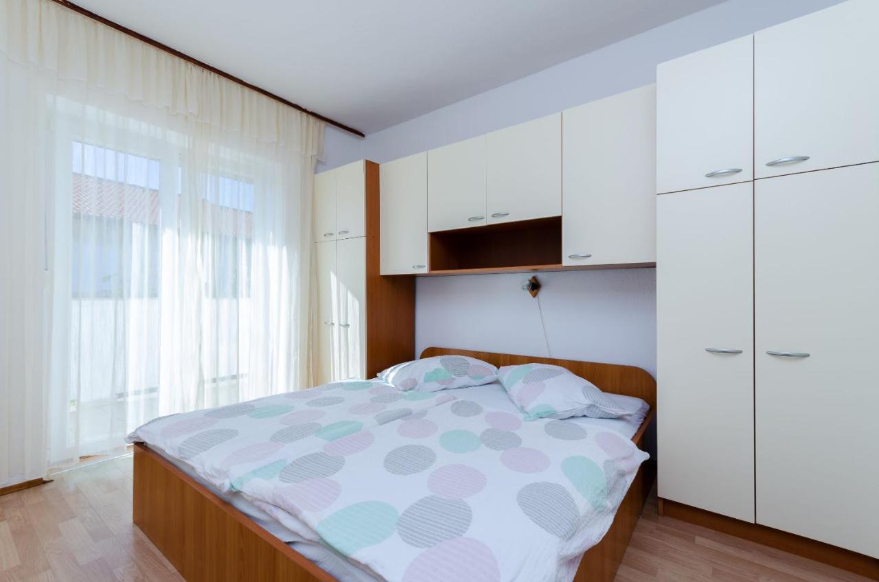 Apartments Anica J Лопар Екстер'єр фото